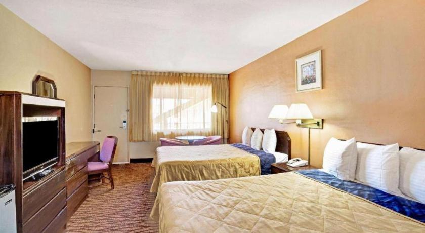 Howard Johnson By Wyndham เซาท์เลคทาโฮ ภายนอก รูปภาพ